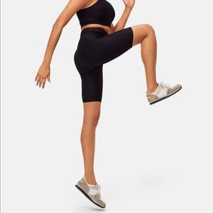 OV Warm Up 10” biker short NWT